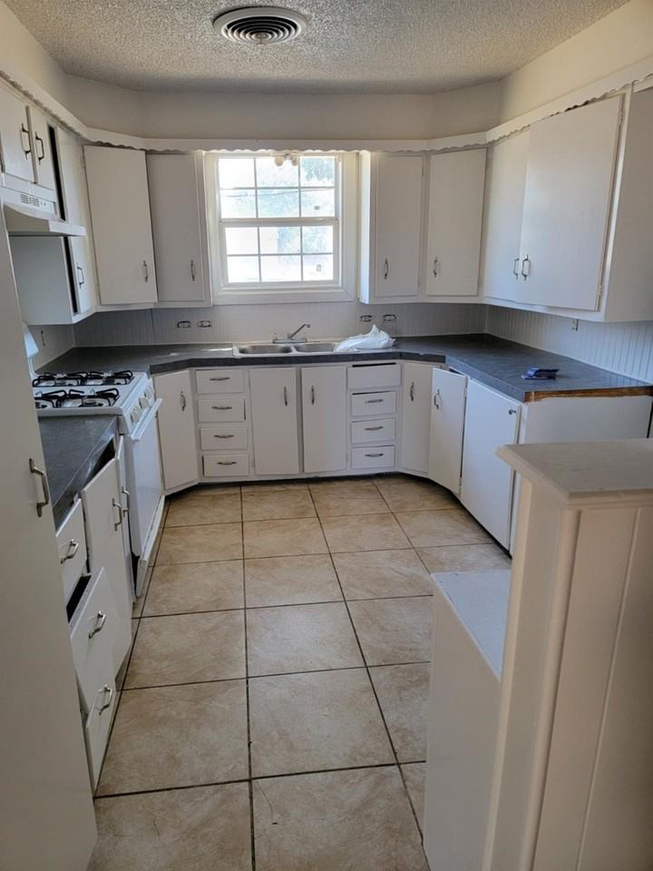 1512 36th St - Photo 2 of 4