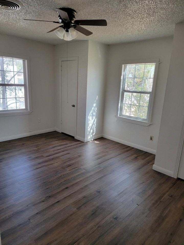 1512 36th St - Photo 3 of 4