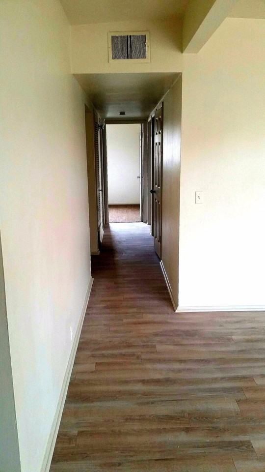 2525 62nd St - Photo 4 of 8