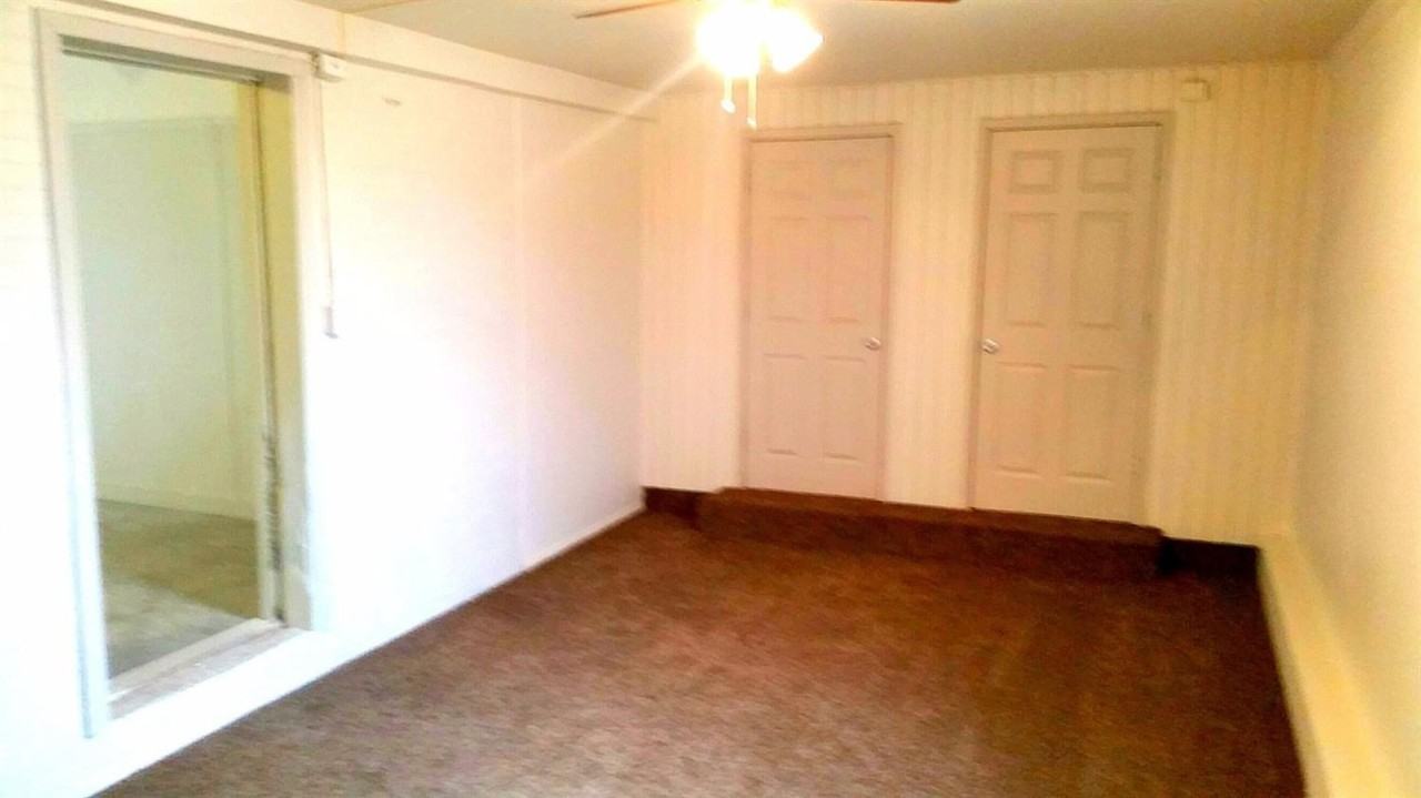 2525 62nd St - Photo 5 of 8