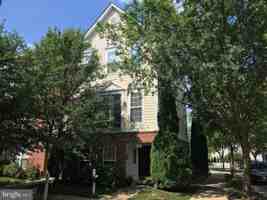 featured image of 421 Leaning Oak St