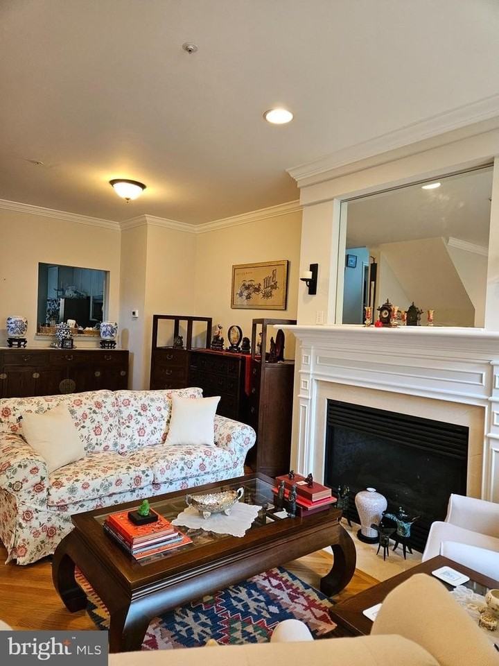 9659 Athens Pl - Photo 4 of 50