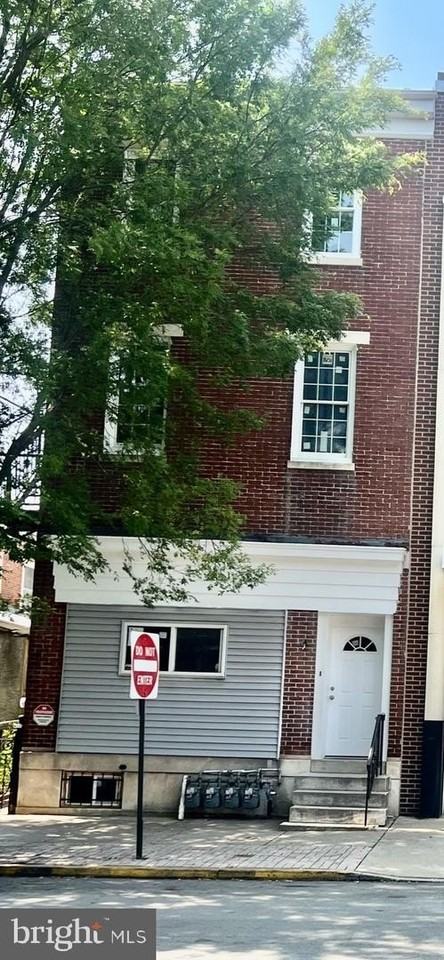 625 Dekalb St