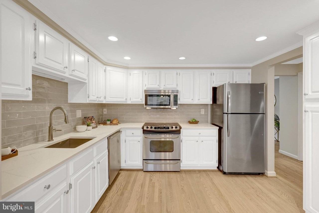 7019 Alicent Pl - Photo 4 of 39
