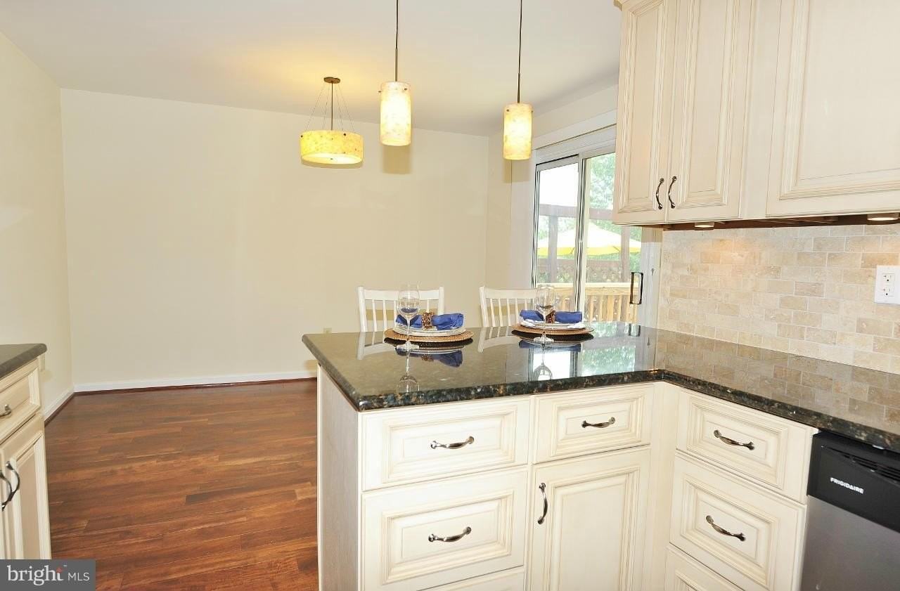 7411 Salford Ct - Photo 6 of 29
