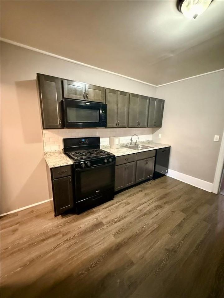 716 E 4th St #3 - Photo 2 of 10