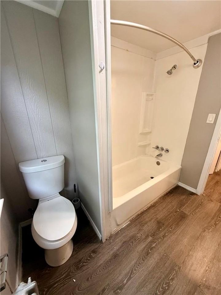 716 E 4th St #3 - Photo 4 of 10
