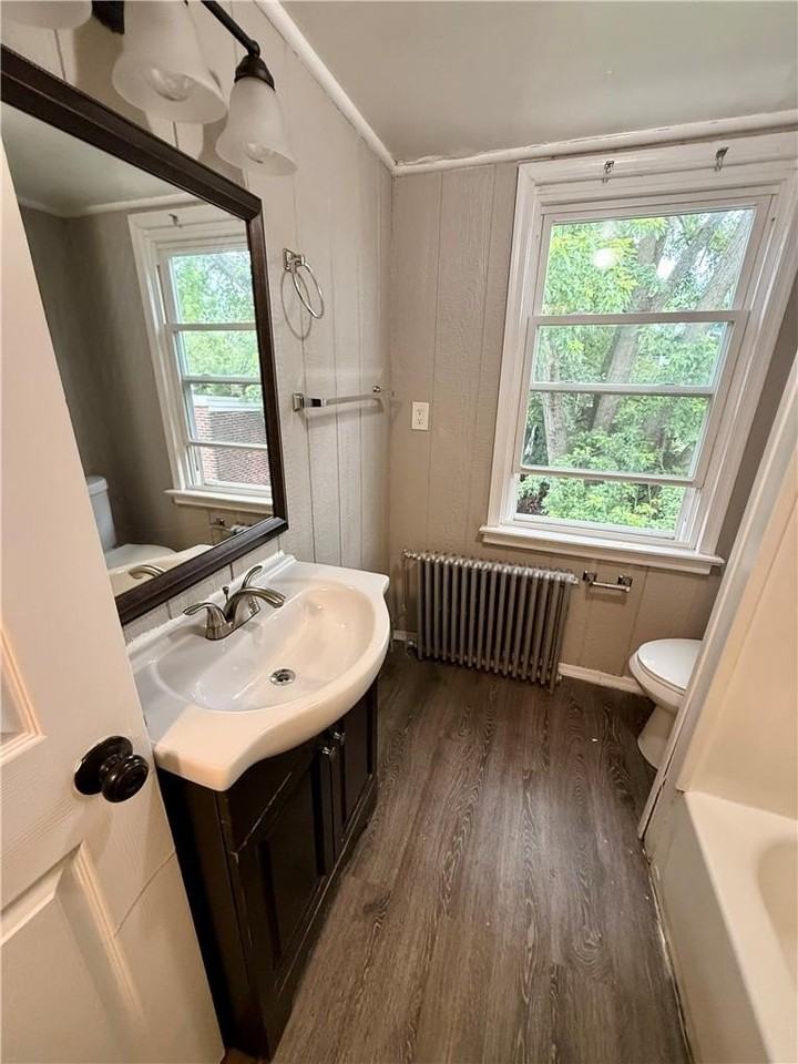 716 E 4th St #3 - Photo 5 of 10
