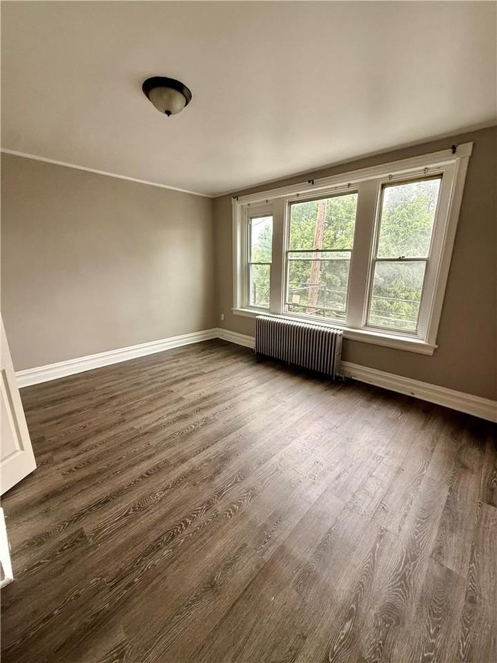 716 E 4th St #3 - Photo 6 of 10