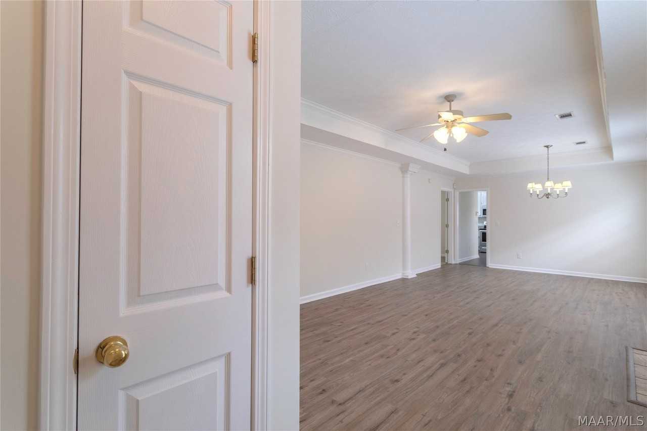 1161 Stafford Dr - Photo 3 of 30