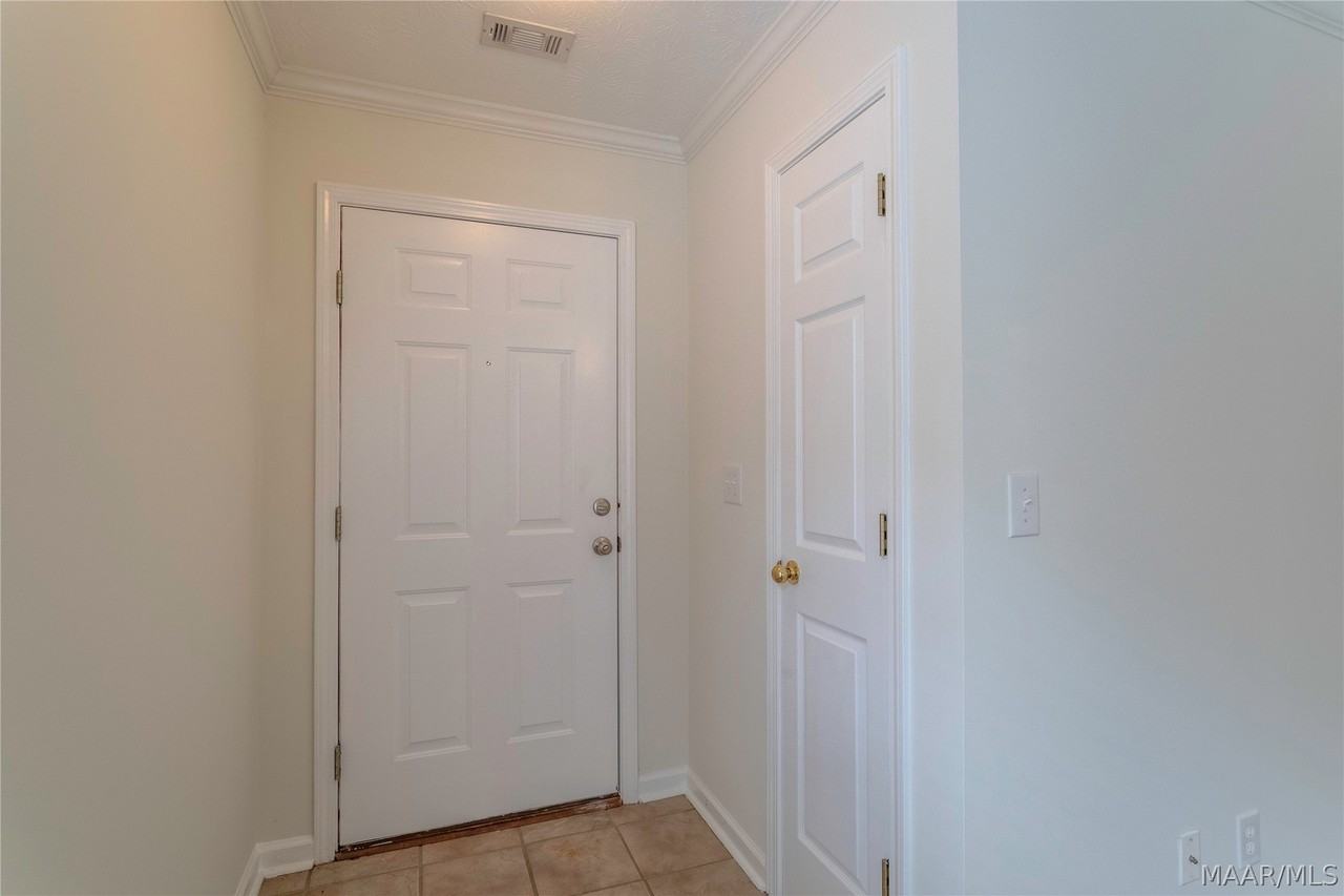 1161 Stafford Dr - Photo 4 of 30