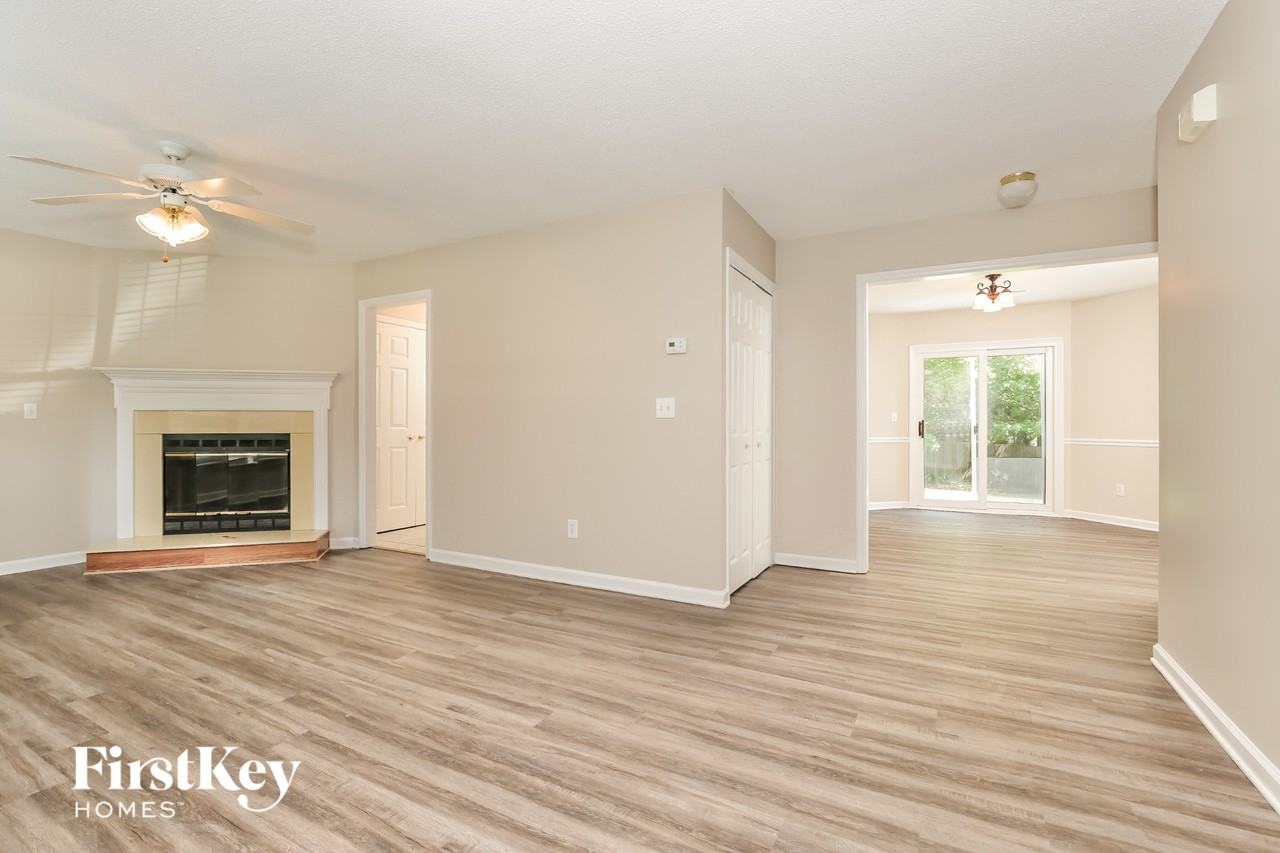 1503 Glenn Meade Dr - Photo 3 of 15