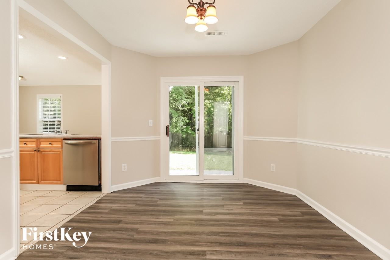 1503 Glenn Meade Dr - Photo 5 of 15