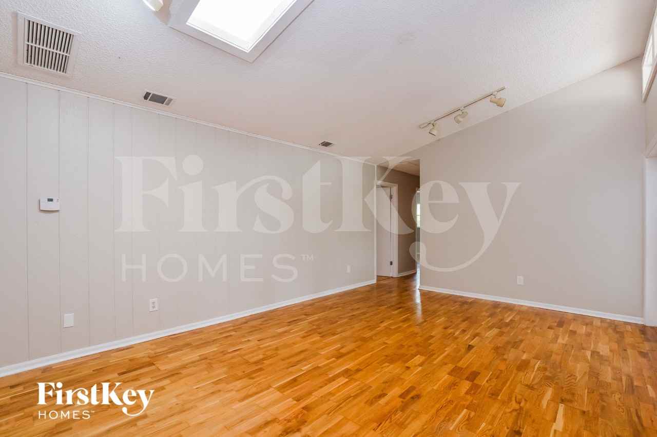 111 Slade Dr - Photo 2 of 18