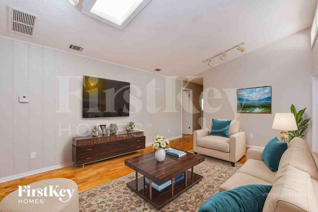111 Slade Dr - Photo 3 of 18
