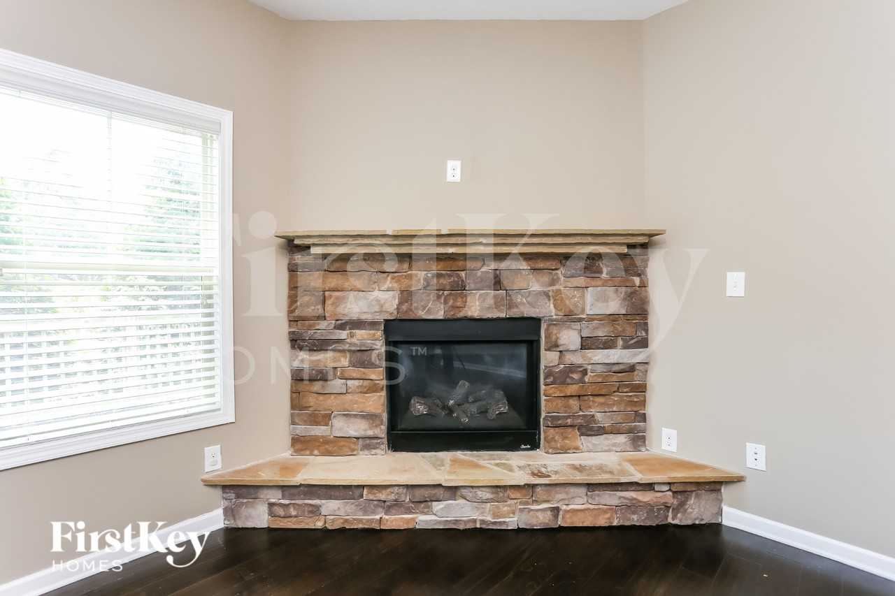 4180 Pleasant Woods Dr - Photo 4 of 16