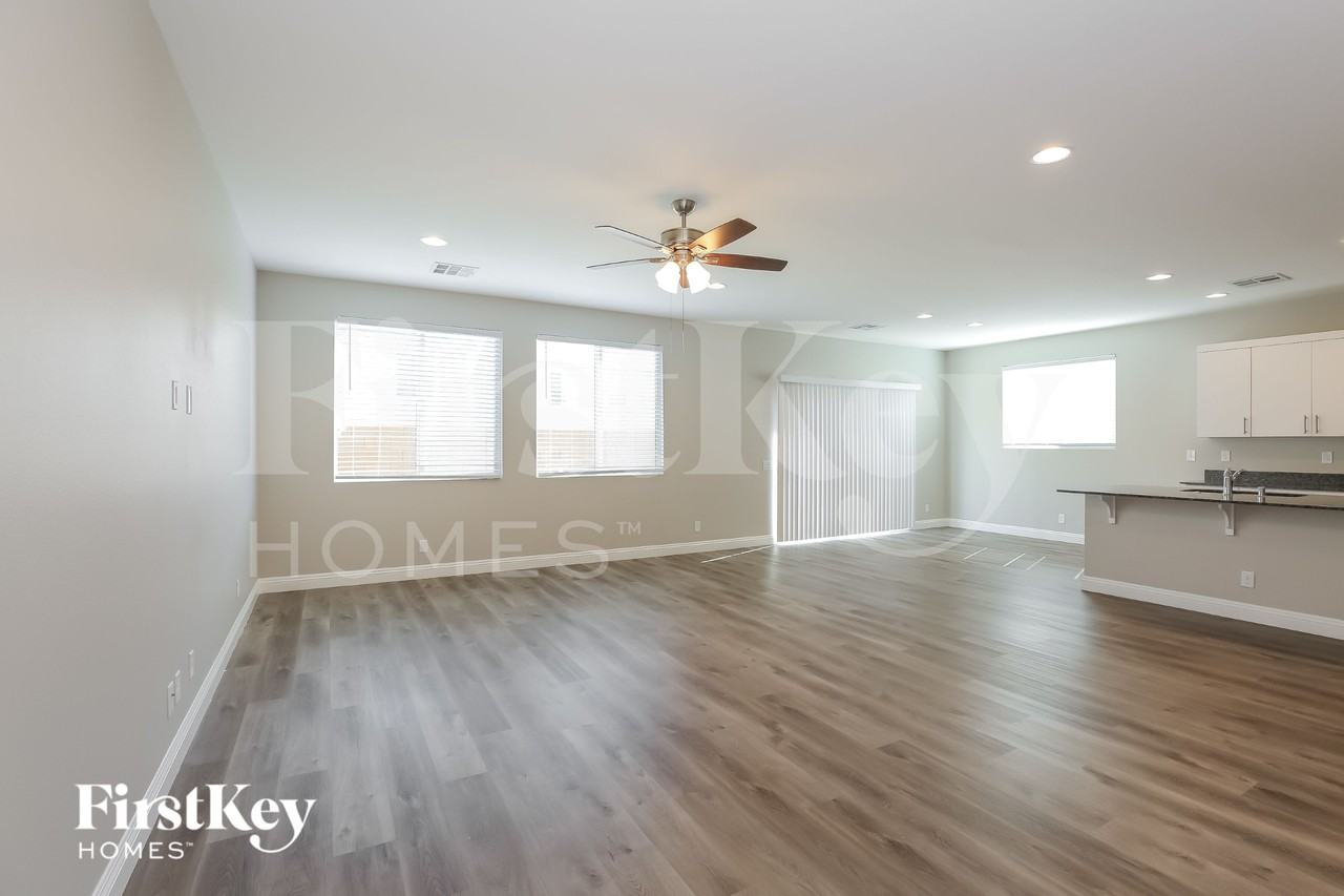 4515 Amberley Ridge Ave - Photo 4 of 15