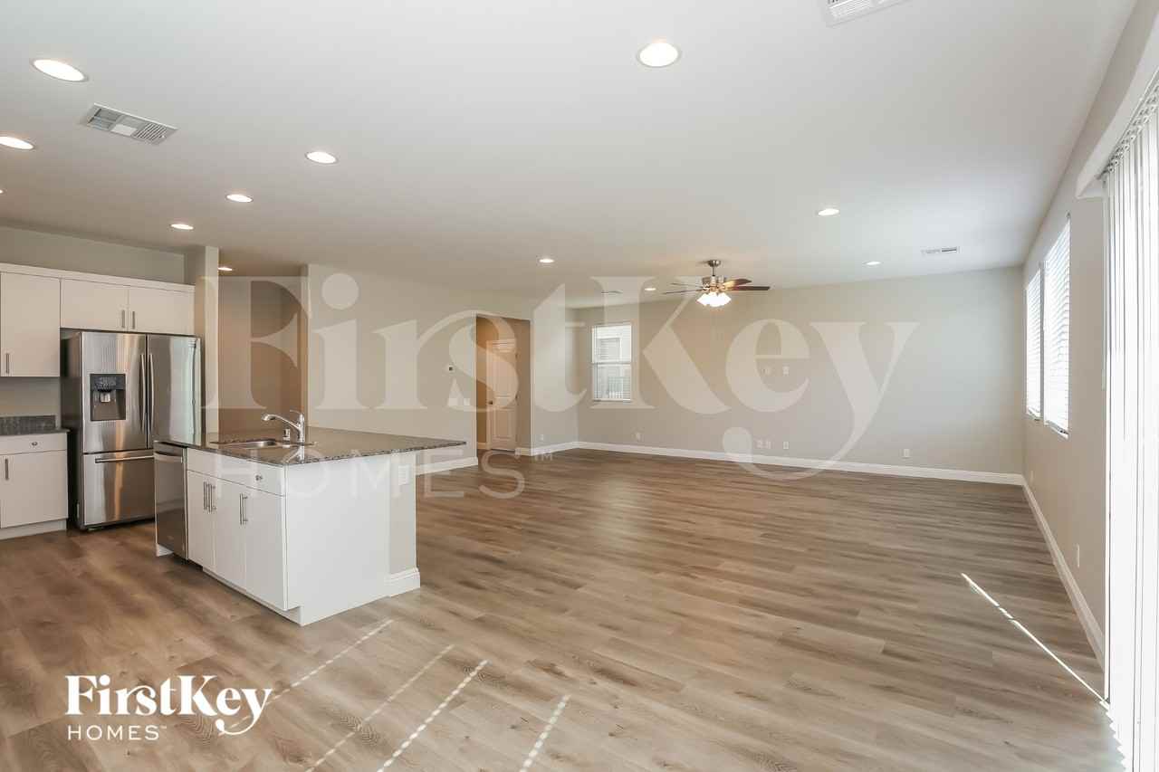 4515 Amberley Ridge Ave - Photo 5 of 15