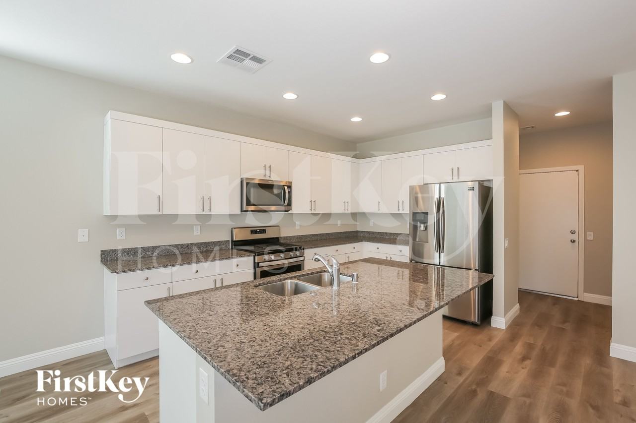 4515 Amberley Ridge Ave - Photo 6 of 15