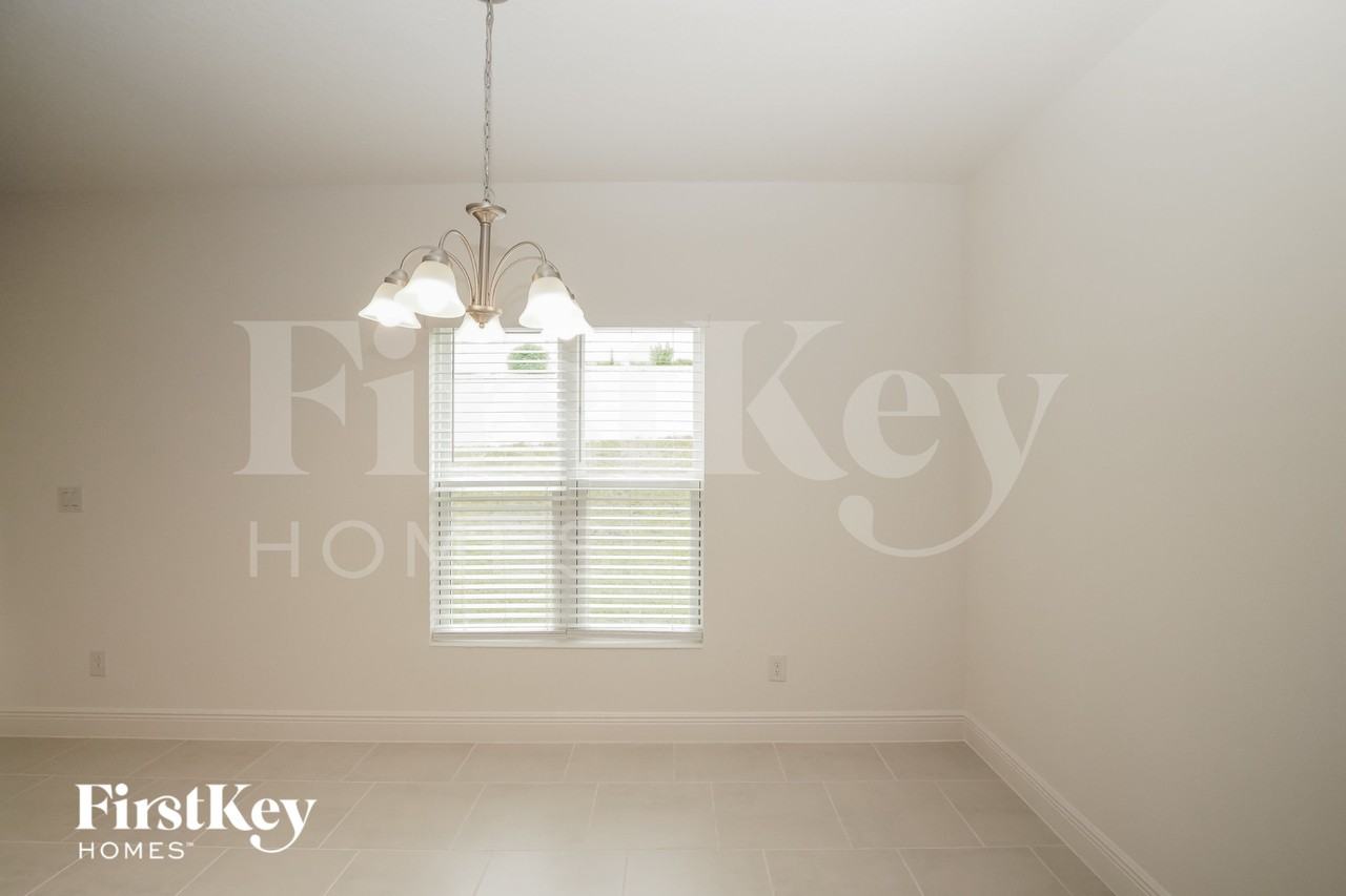 681 Blackstone St - Photo 3 of 15