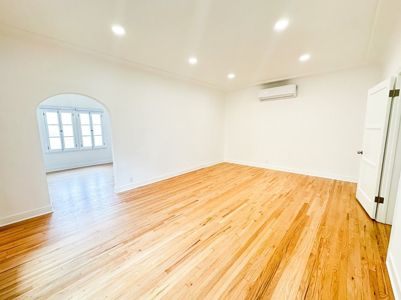 1540 E Wilson Ave #B - Photo 2 of 10