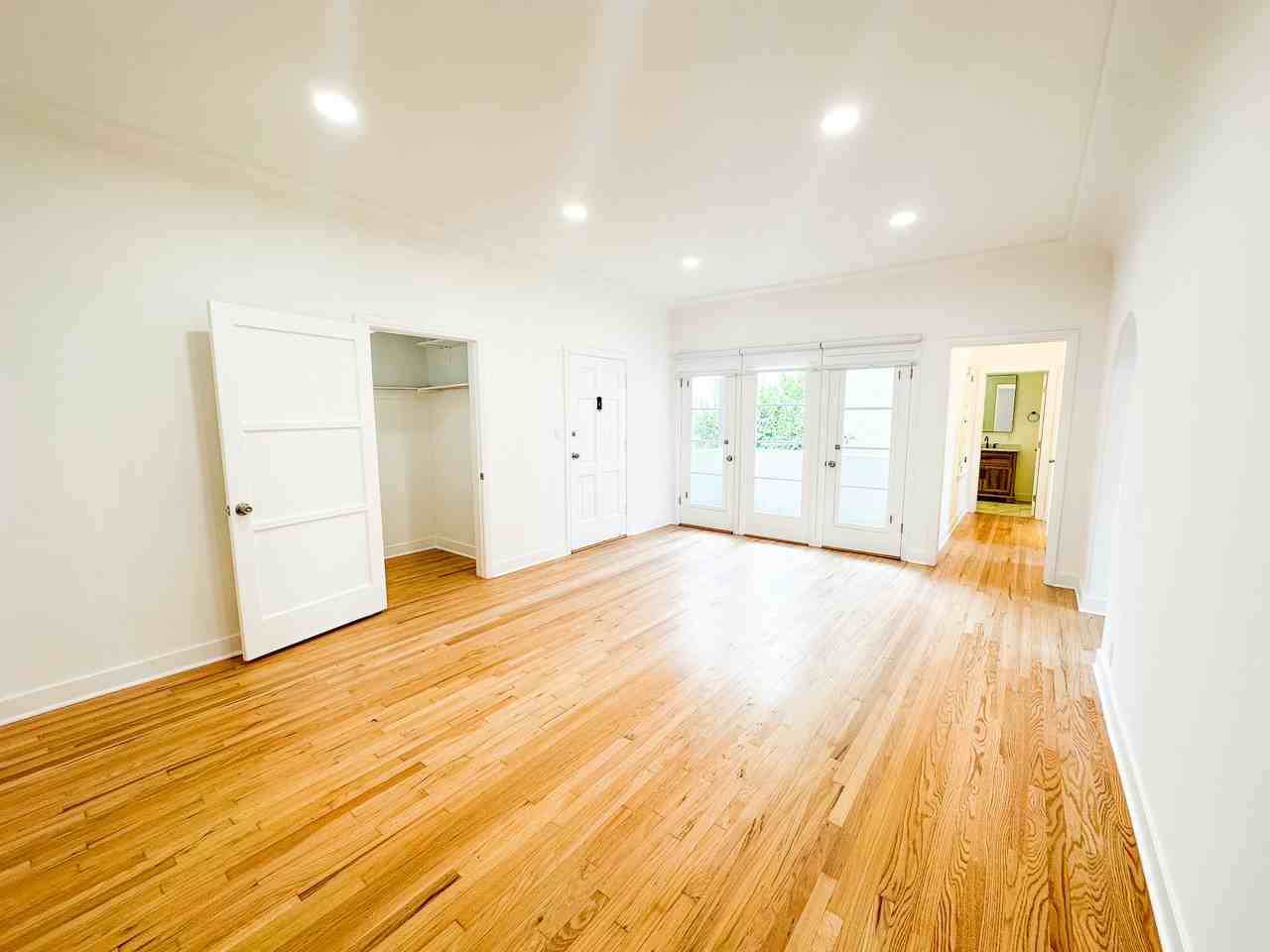 1540 E Wilson Ave #B - Photo 3 of 10