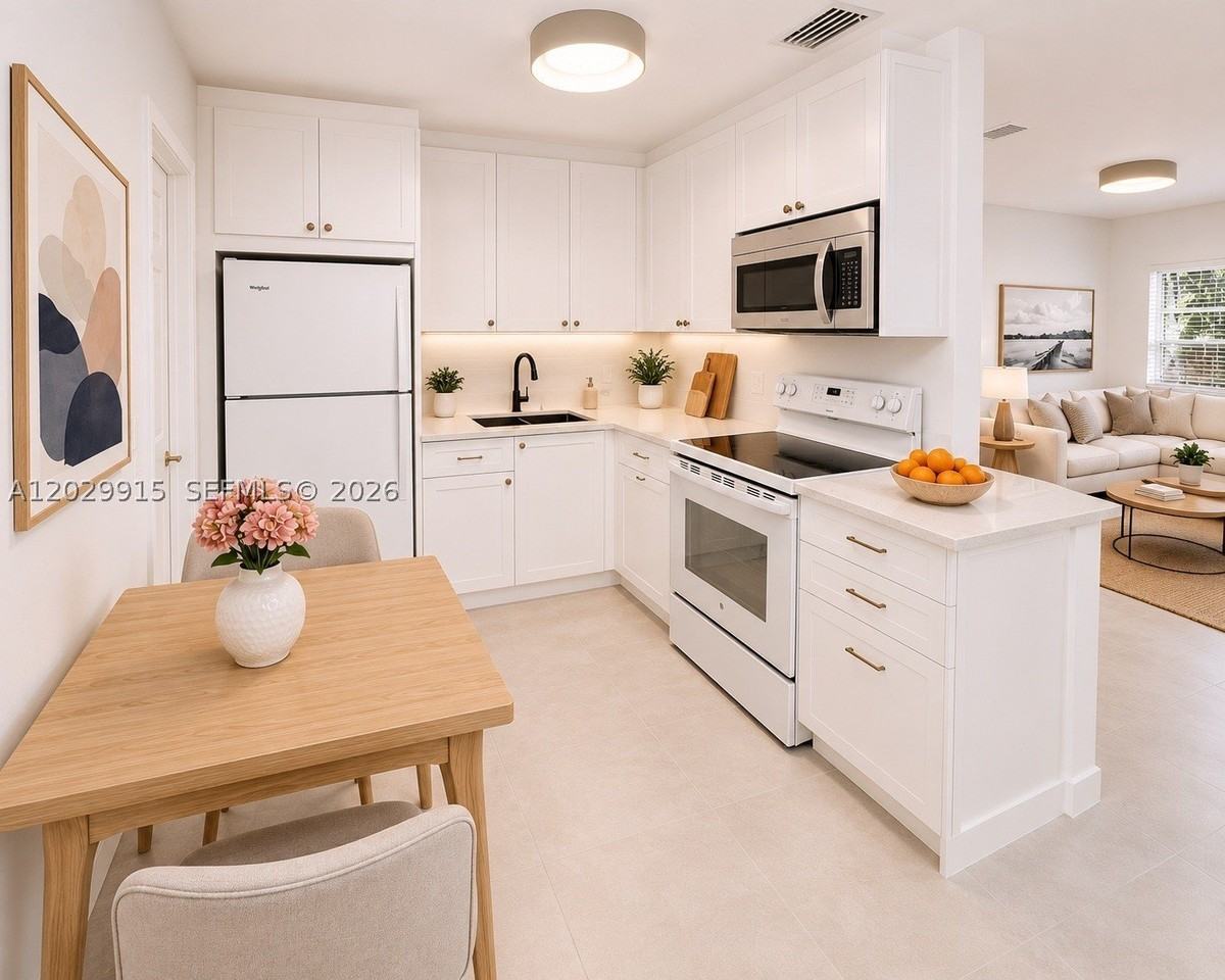 545 Ne 64th St #1 - Photo 7 of 11