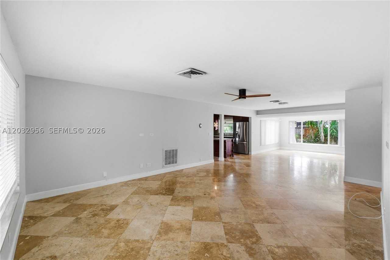 719 N 31st Rd - Photo 3 of 14