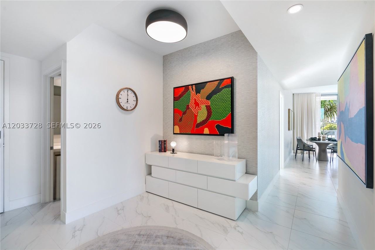 2000 Metropica Way #203