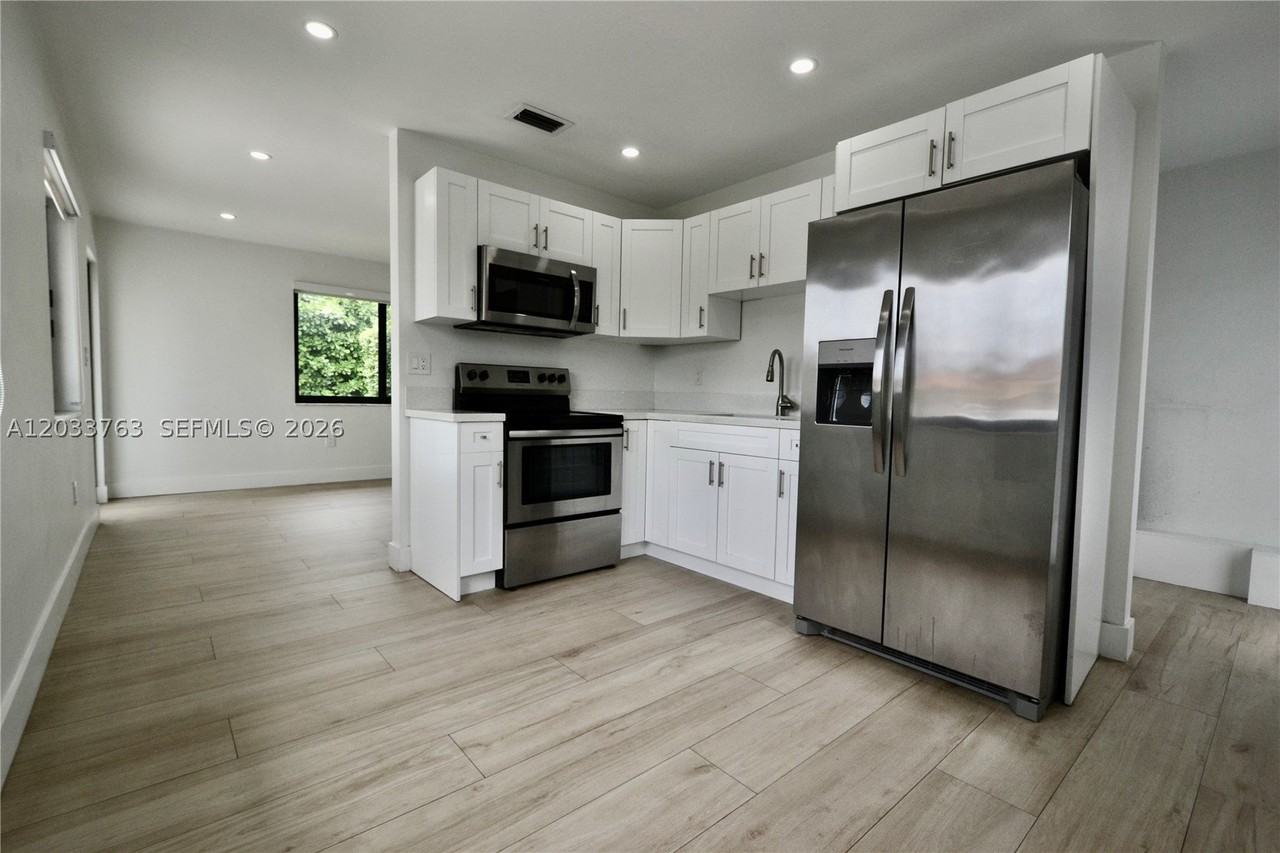 3143 Sw 26th St #3143 - Photo 4 of 10