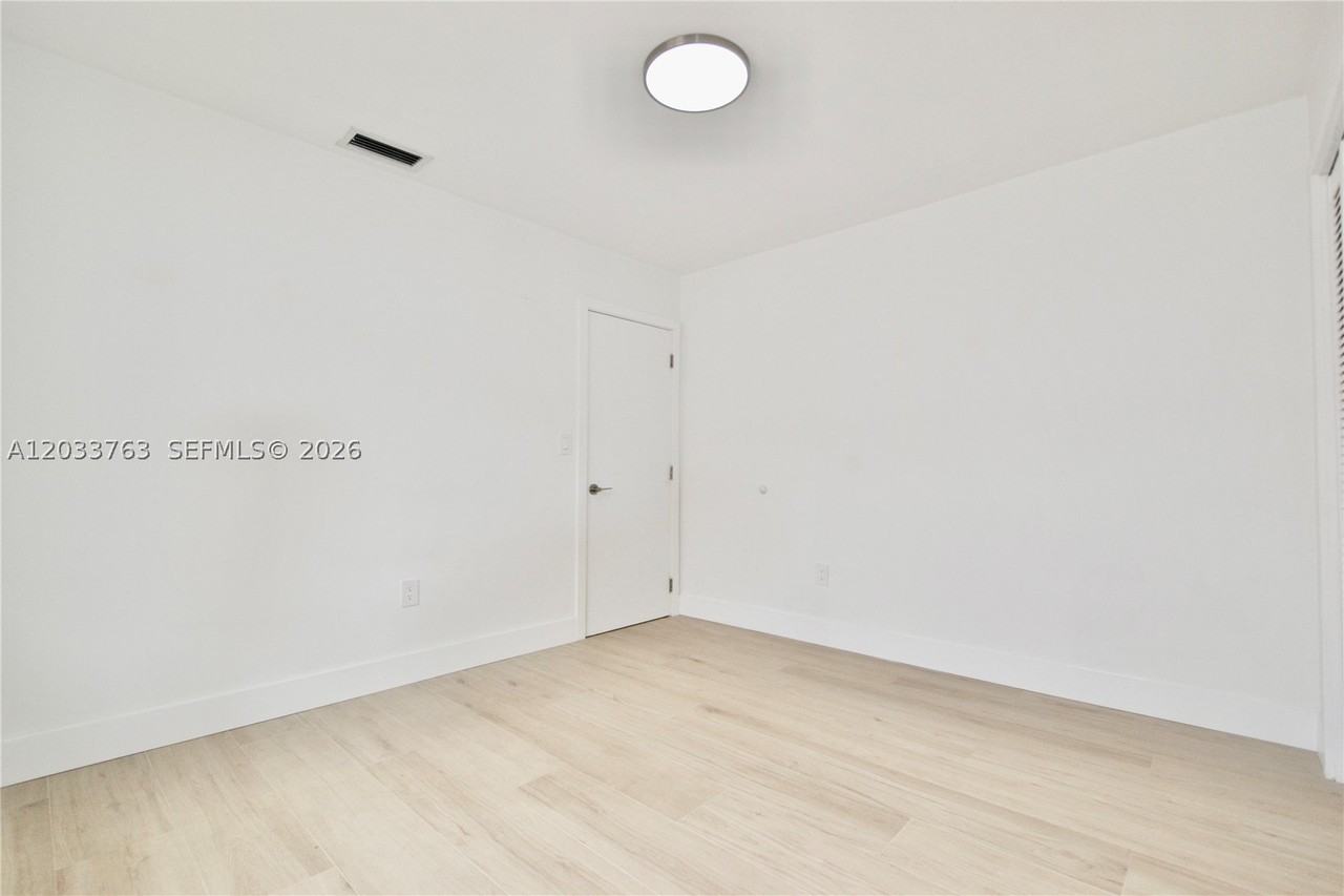 3143 Sw 26th St #3143 - Photo 6 of 10
