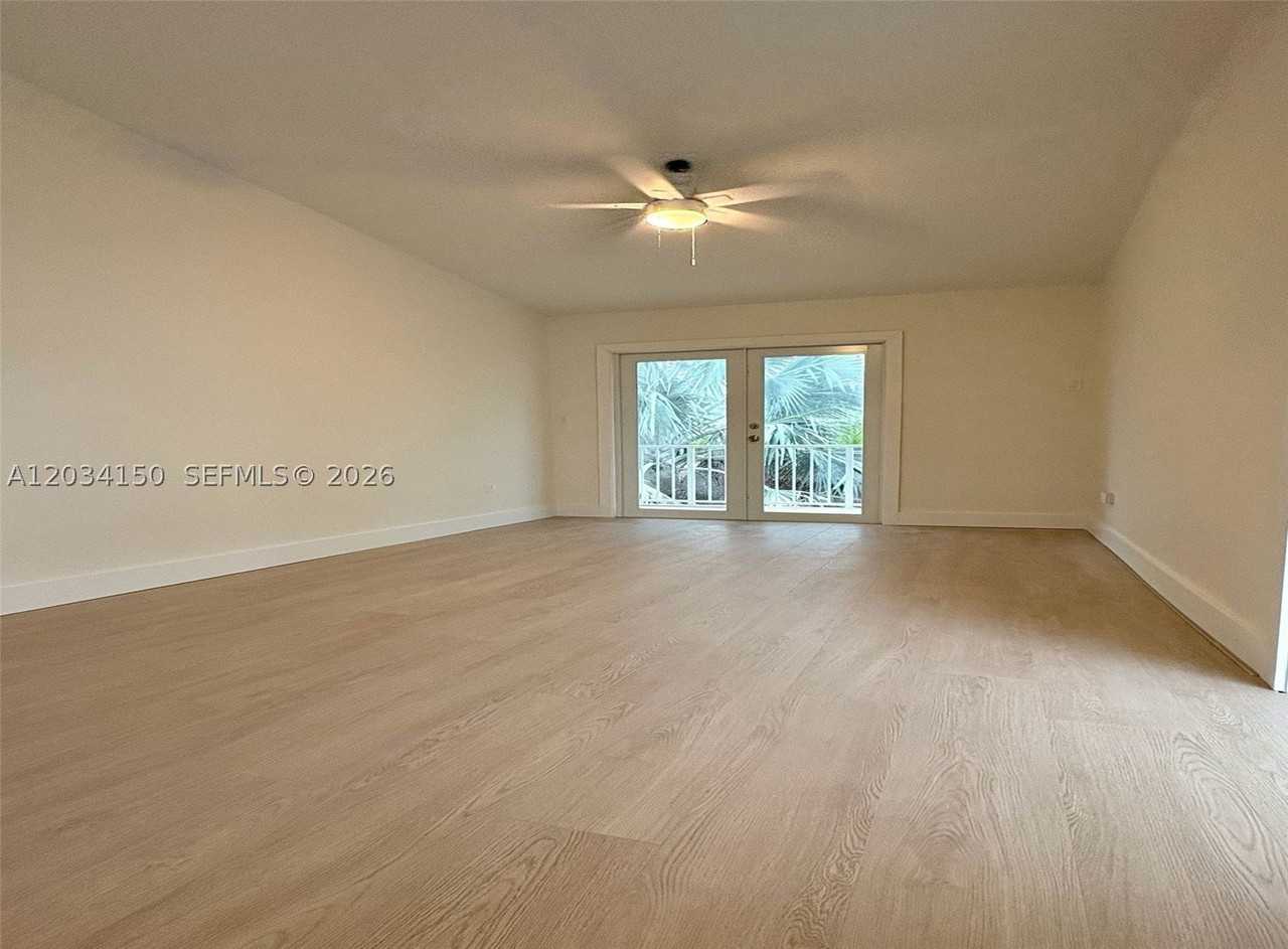 136 Marina Ave #EAST - Photo 2 of 13