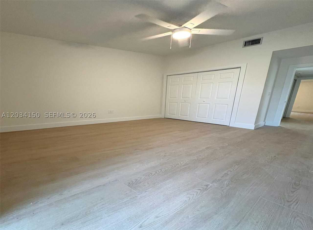 136 Marina Ave #EAST - Photo 7 of 13