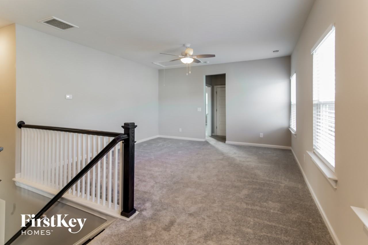 278 Oak View Way - Photo 3 of 15