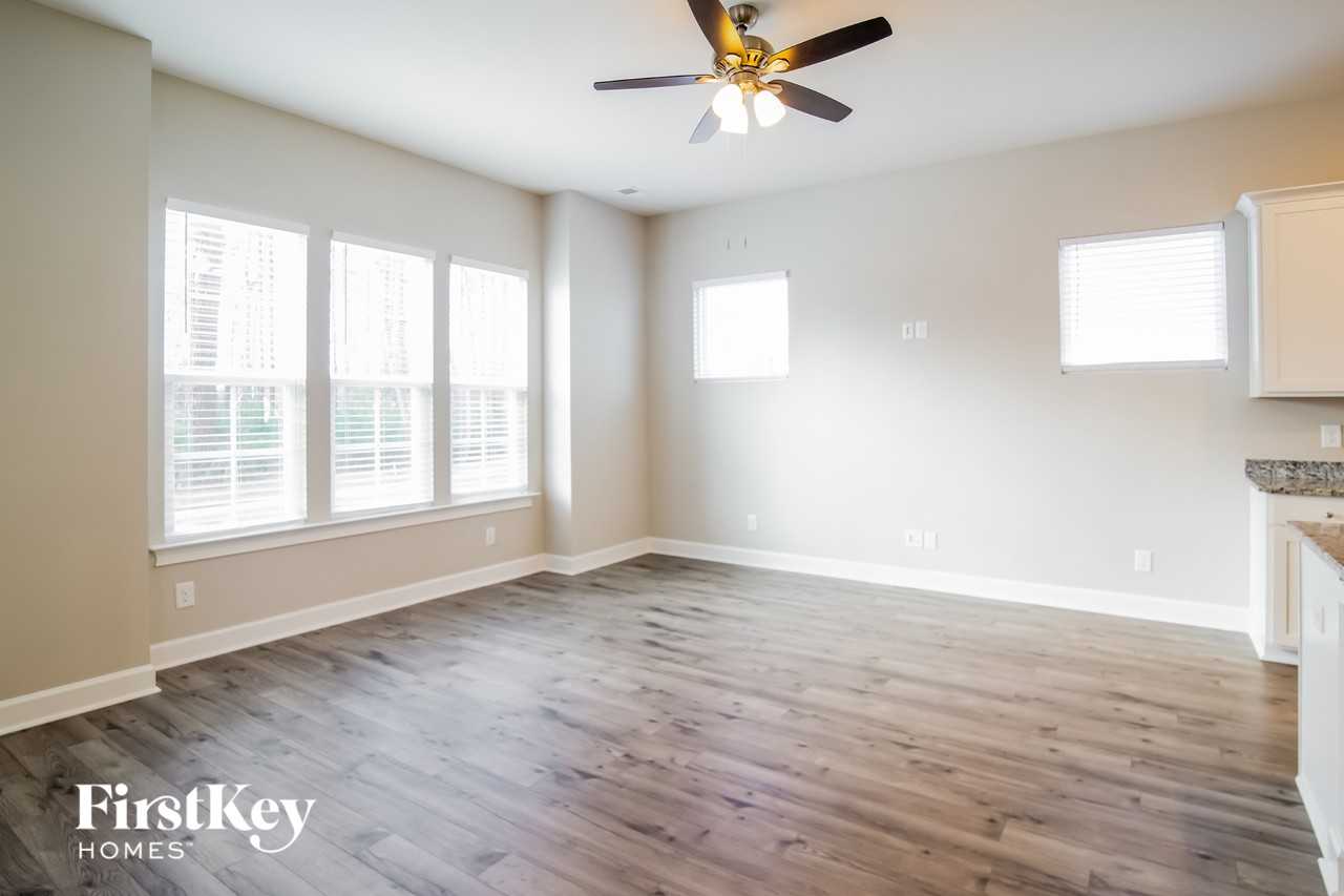 278 Oak View Way - Photo 4 of 15