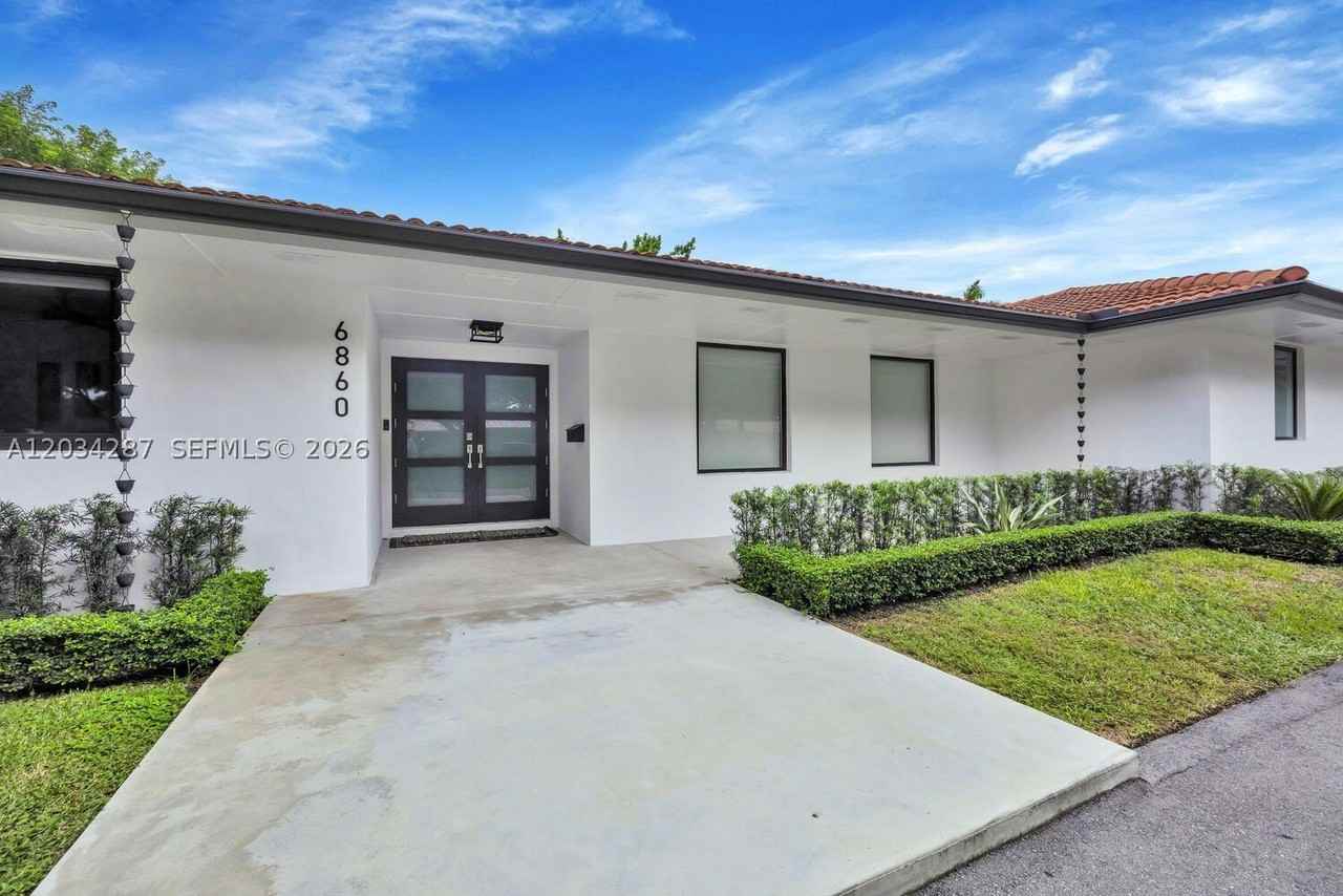 6860 Sw 99th Ter - Photo 2 of 46