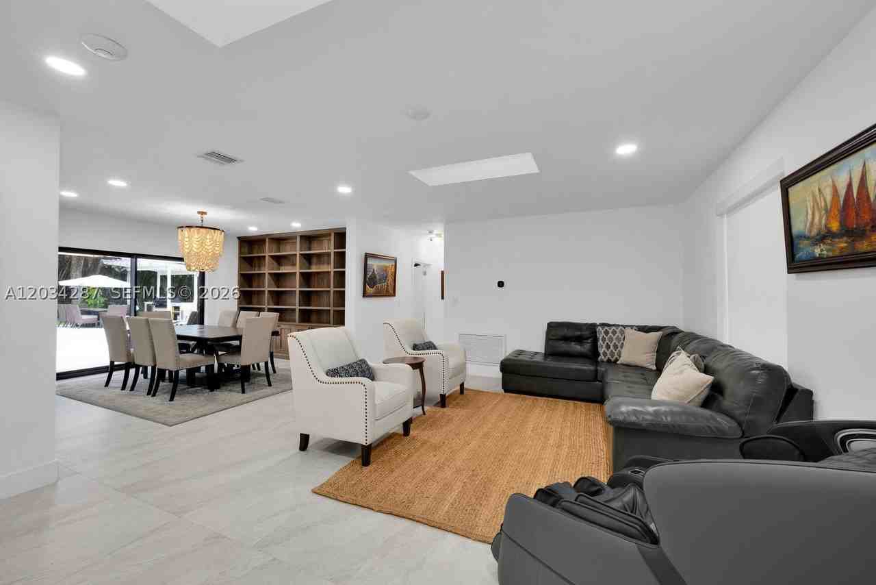 6860 Sw 99th Ter - Photo 6 of 46