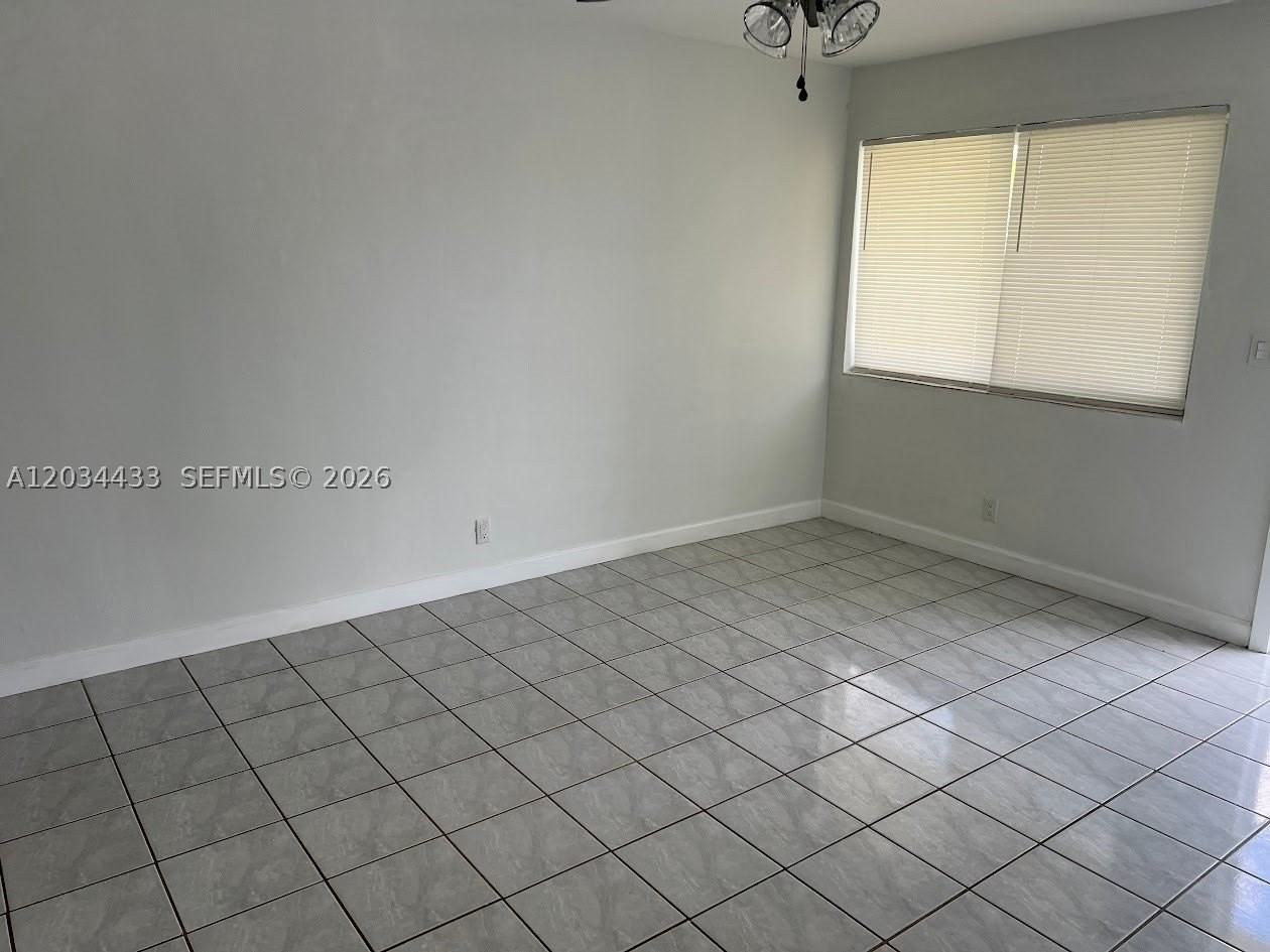 910 N 56th Ave #1 - Photo 6 of 15