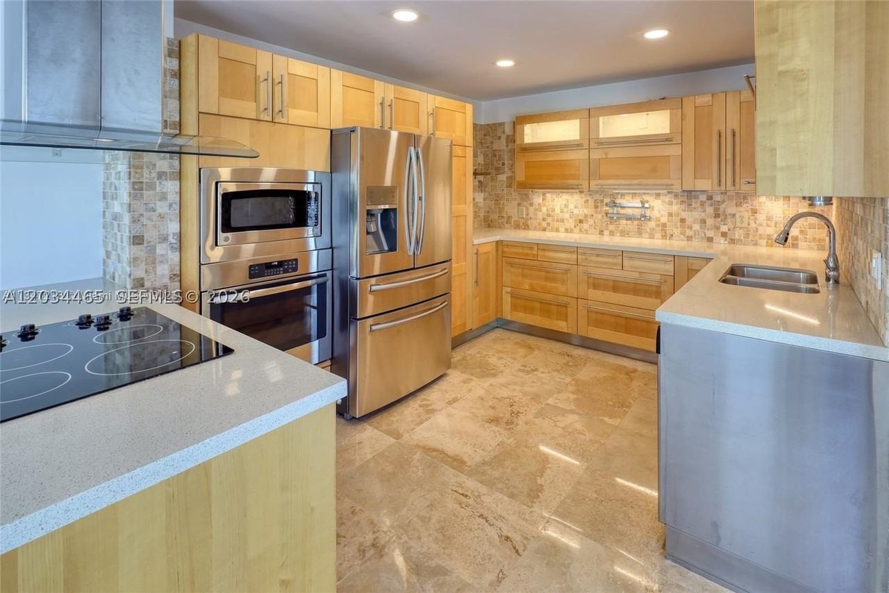 4761 Nw 98th Pl - Photo 3 of 24