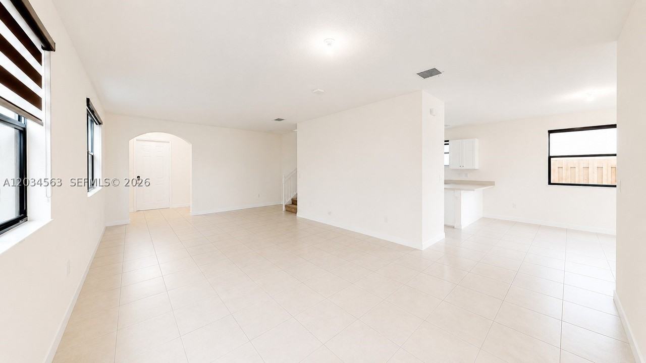2434 Ne 1st St #2434 - Photo 7 of 32