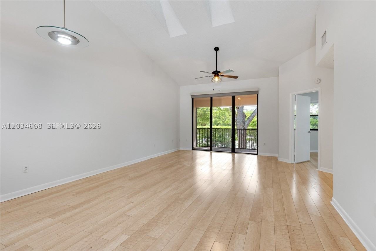 104 Nw 98th Ter #104 - Photo 4 of 29