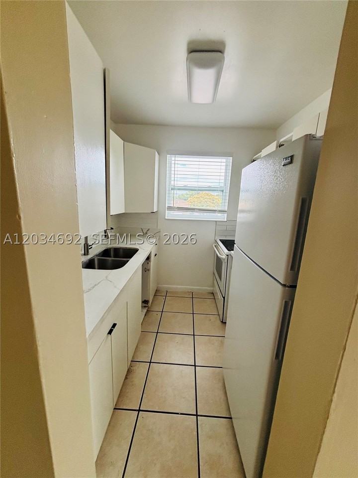 6601 Sw 18th St #210 - Photo 2 of 9