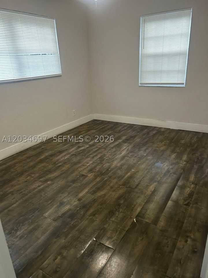 5606 Farragut St - Photo 5 of 9