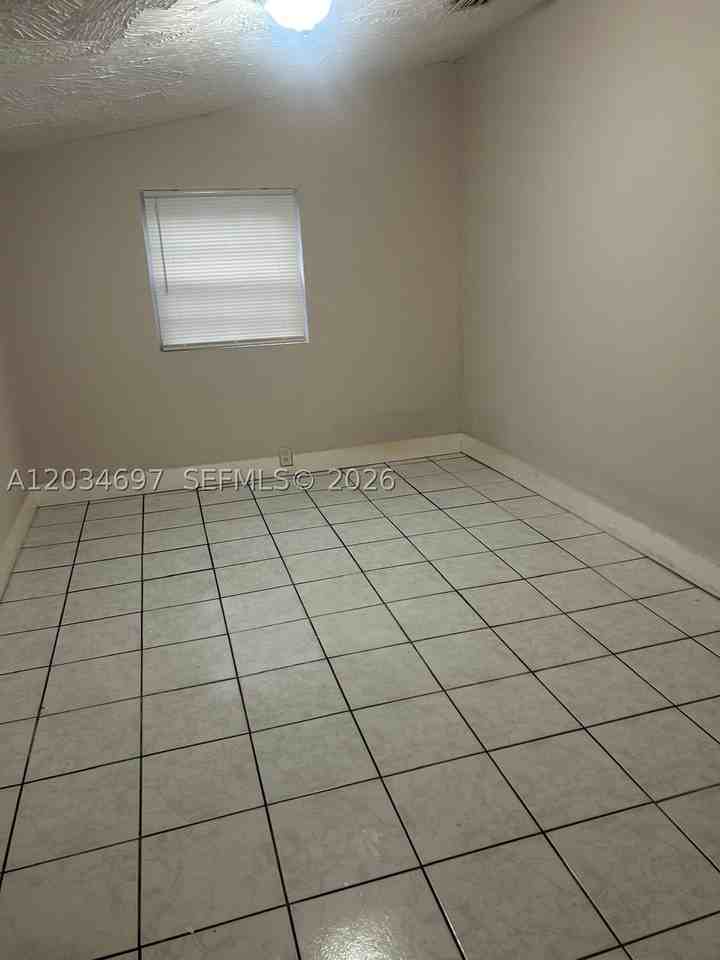 5606 Farragut St - Photo 7 of 9