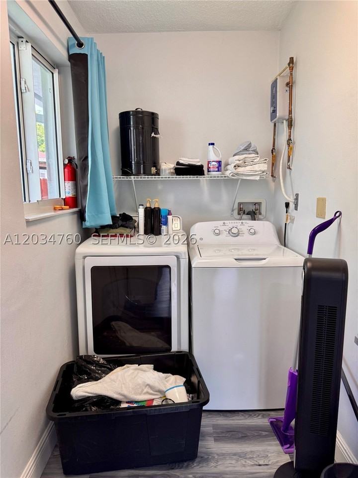 1158 Nw 34th Ave #1 - Photo 7 of 22