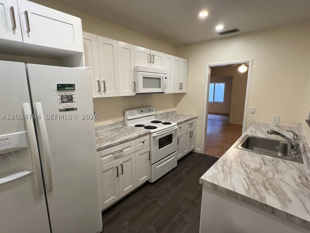 4427 Sw 16th St - Photo 7 of 18
