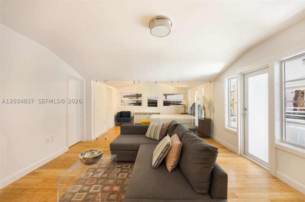 3041 Calusa St - Photo 6 of 15