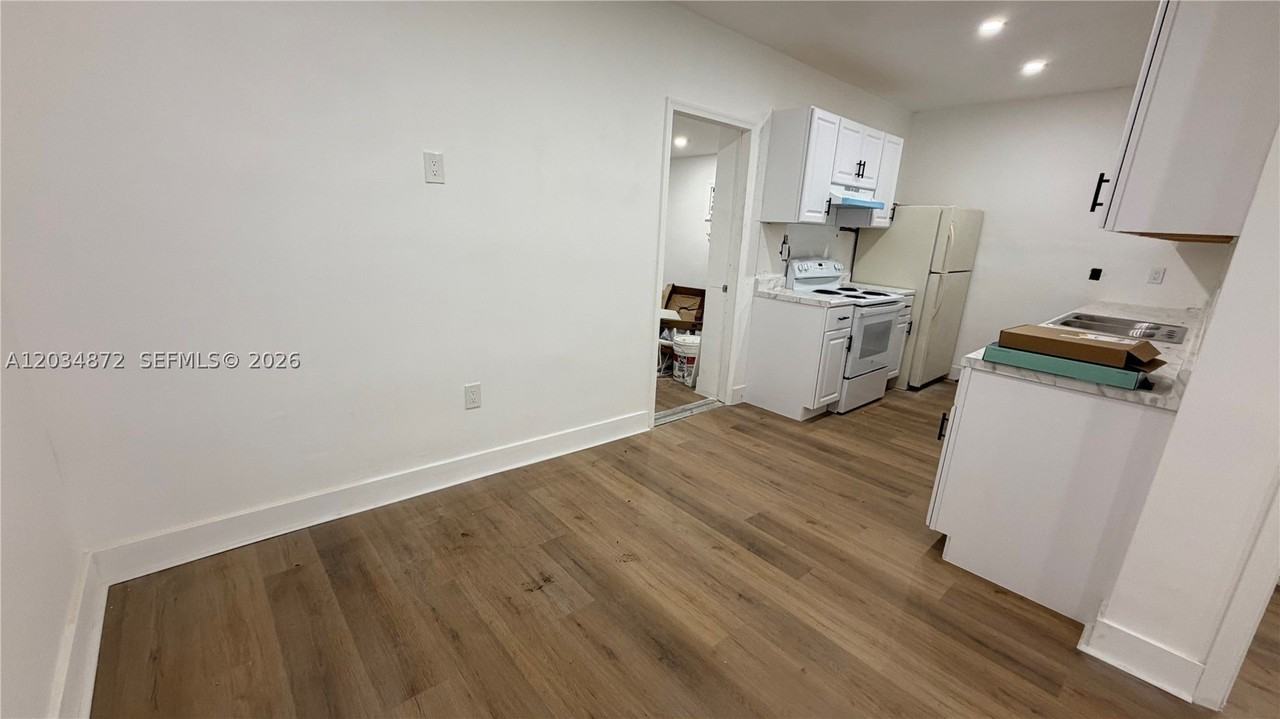 1236 Nw 4th Ave #6 - Photo 2 of 8
