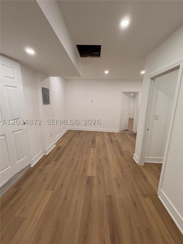 1236 Nw 4th Ave #6 - Photo 6 of 8