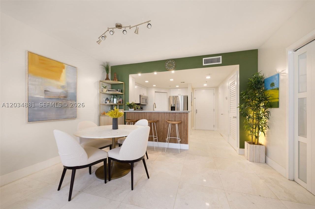 701 Brickell Key Blvd #901 - Photo 5 of 20